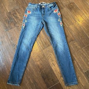 Absolutely Famous Size 6 Embroidered Jeans
